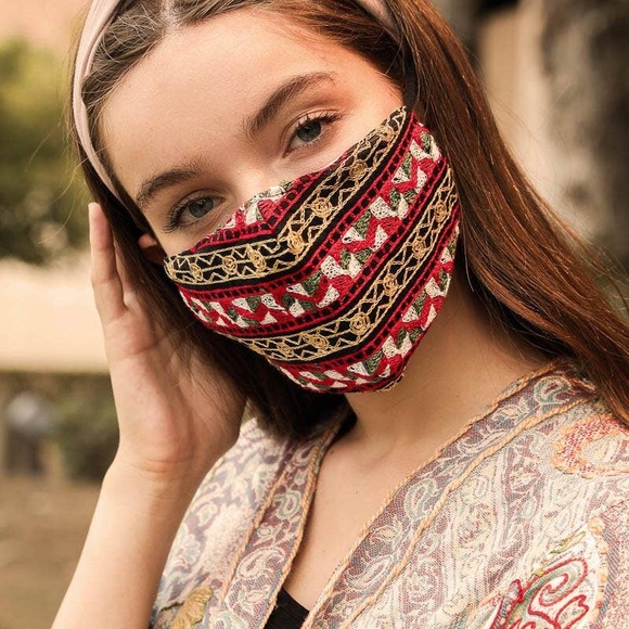 Idyllic Pattern Embroidered Face Mask - Picture 4 of 7